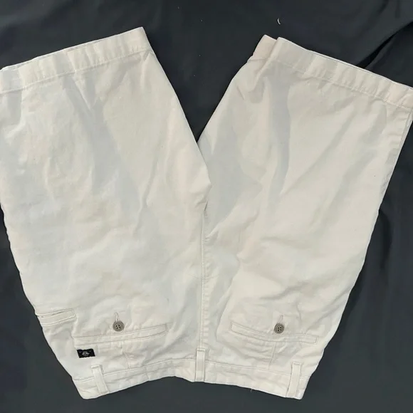 White Casual Shorts DOCKERS brand size 32 - Picture 4 of 4